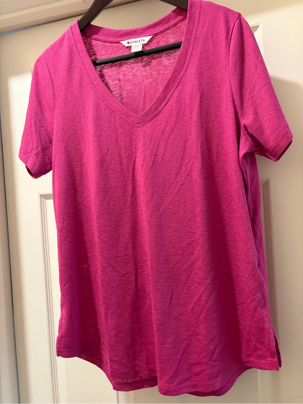 Athleta Breezy Scoop V-Neck Tee  EUC